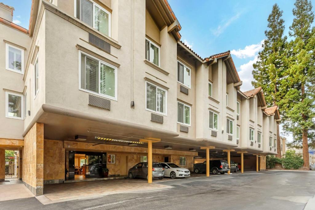 Best Western Plus Airport Plaza 호텔 이미지 1