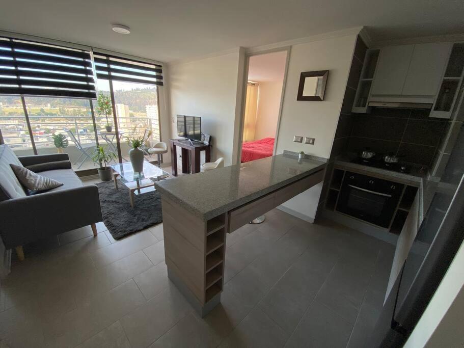 Hermoso Departamento con excelente vista, a pasos de la Quinta Vergara, cercano a Reloj de Flores y Playa Caleta Abarca - 2