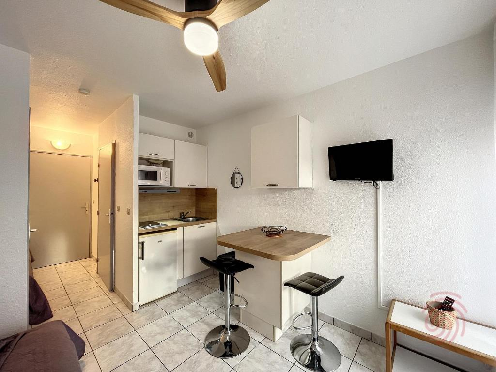 Charmant Studio avec Balcon - Proche Thermes, Centre-ville et Golf - Animaux Acceptés - FR-1-451-203 - 2