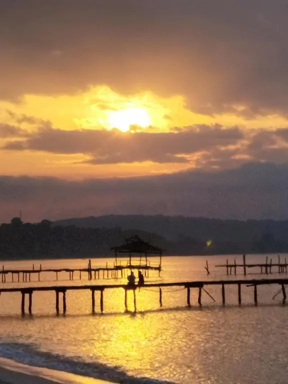 WHITE SAND ARK RESORT，位于瓜隆岛的酒店