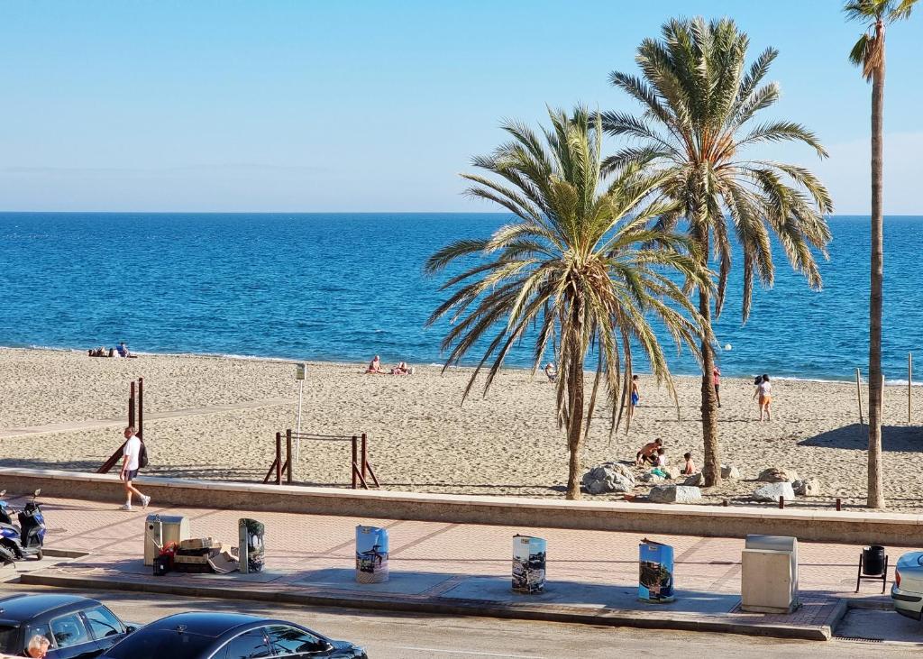 Beautiful Middel Views Apartment with pool and gym - 2
