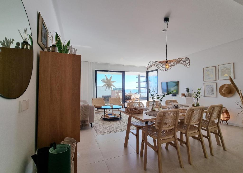 Beautiful Middel Views Apartment with pool and gym - 4