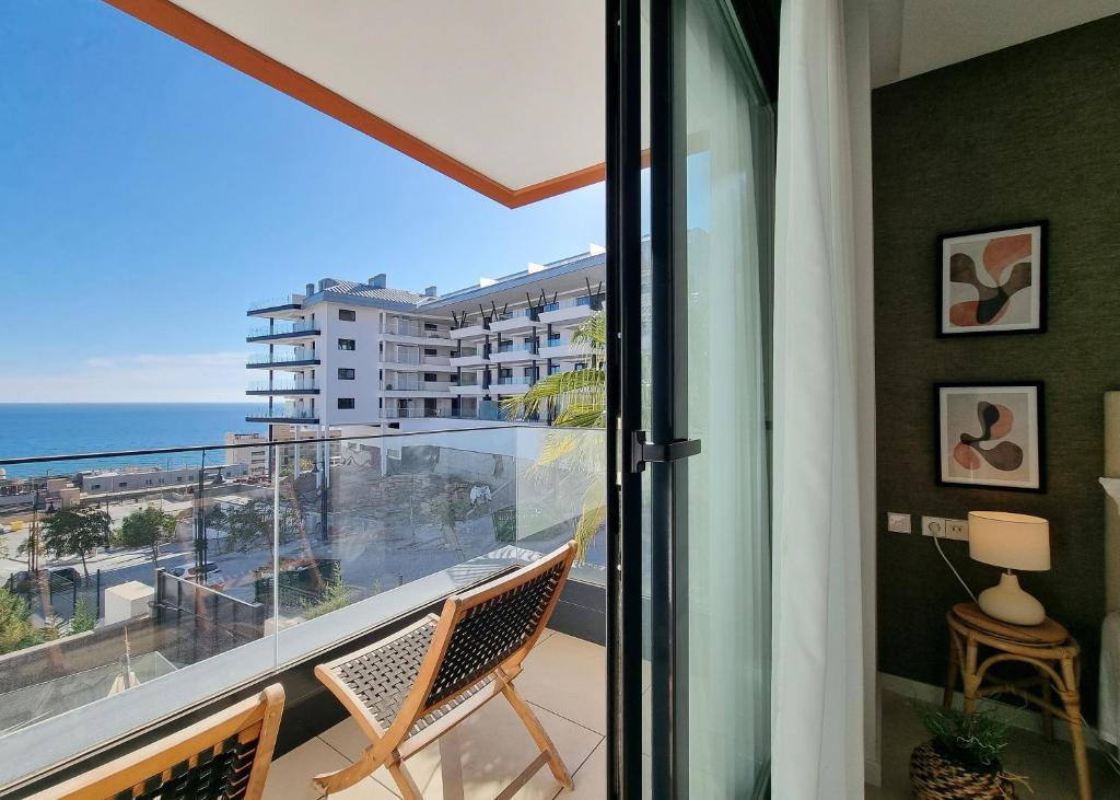 Beautiful Middel Views Apartment with pool and gym - 5