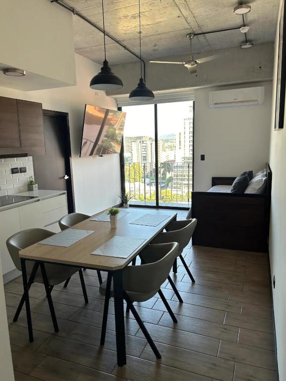 EÓN 13 - Apto moderno con aire acondicionado, Guatemala