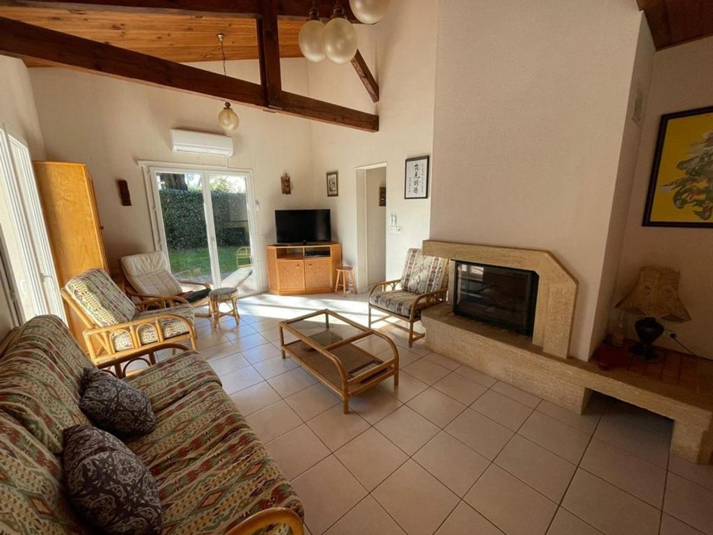 Maison Familiale Près de la Plage avec Grand Jardin et Parking Privé - FR-1-413-108 - 4