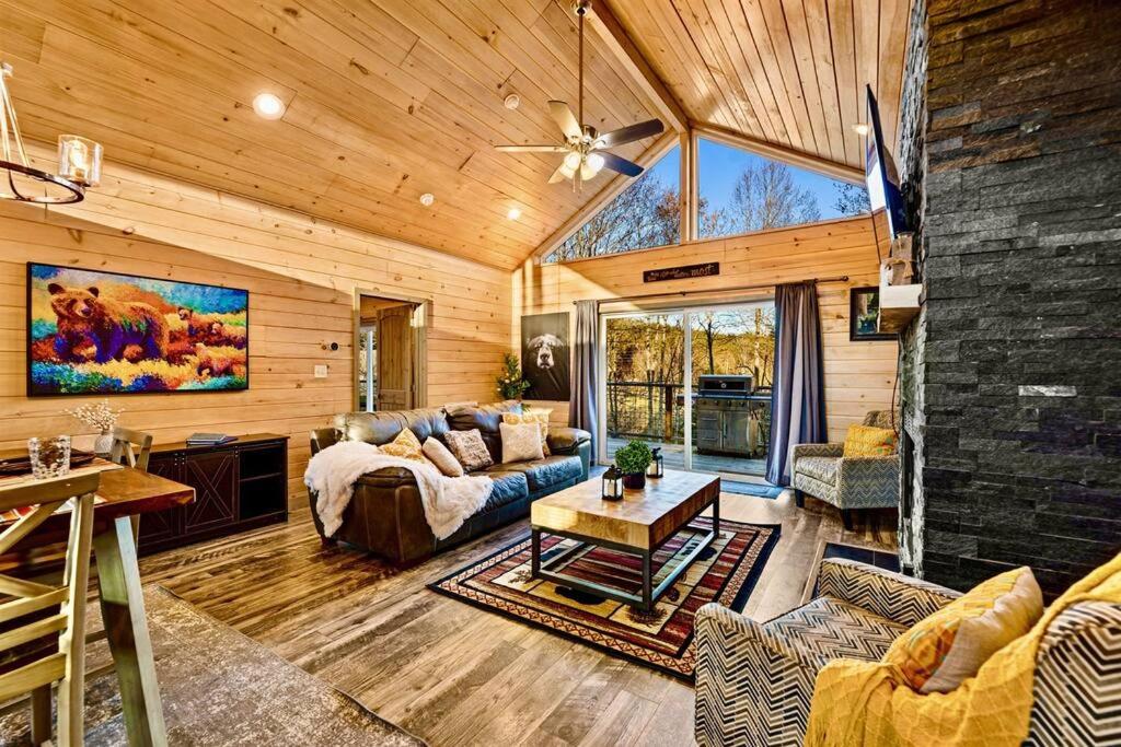 Sugar Bear, Sevierville