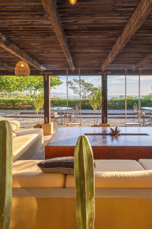Villa Vida Cabo - Authentic Spacious Ocean View Near Beach & Town - 3