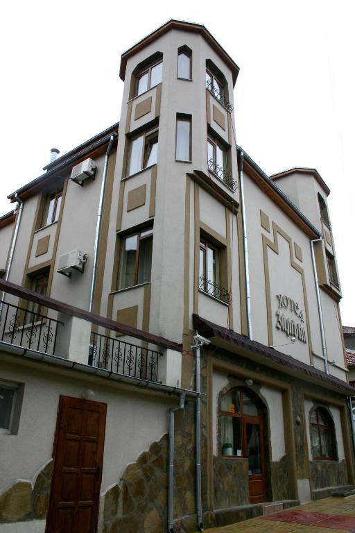 Family hotel The Castle — Hotel in Shumen