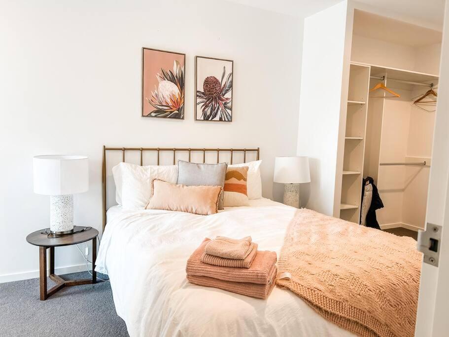 Metropol - CBD pool Sleeps 7, Canberra