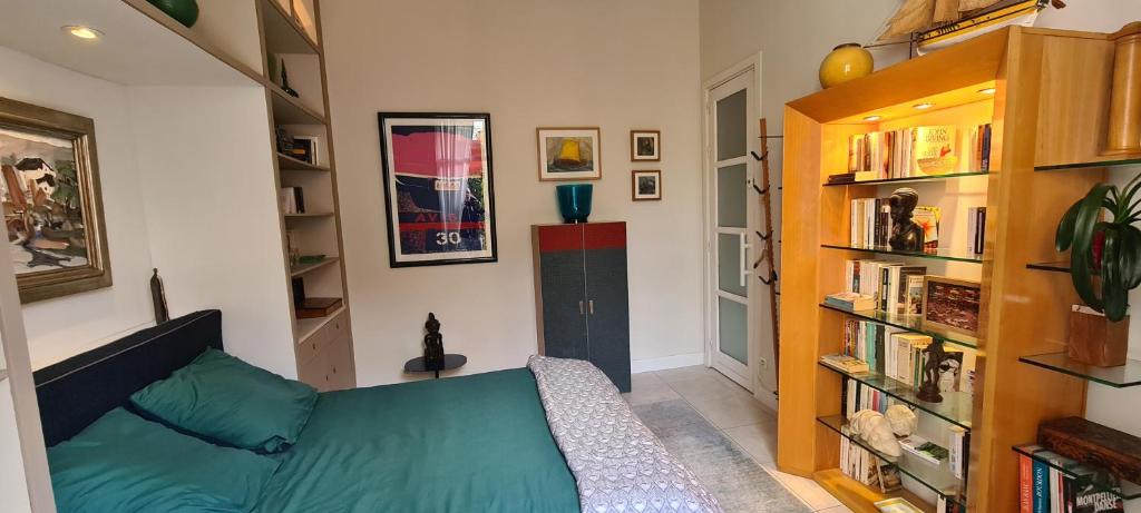 Suite indépendante avec 1 chambre et 1 bureau - 2