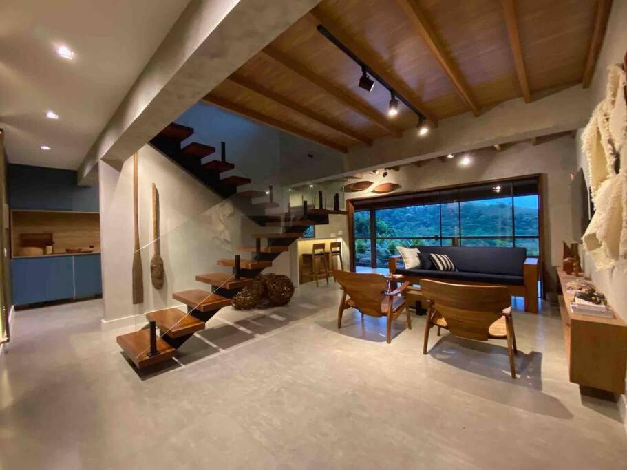 Casa com Piscina, Rede Suspensa e Praia Privativa, Mangaratiba