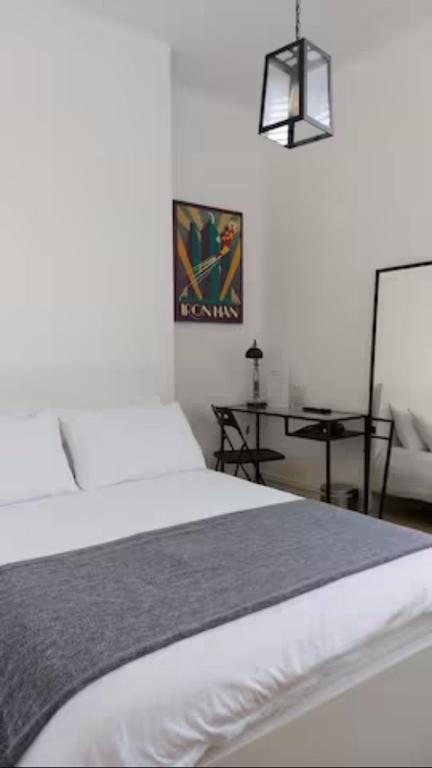 Stylish Double Room in City Centre - Shared Bathroom - Parking, Preston