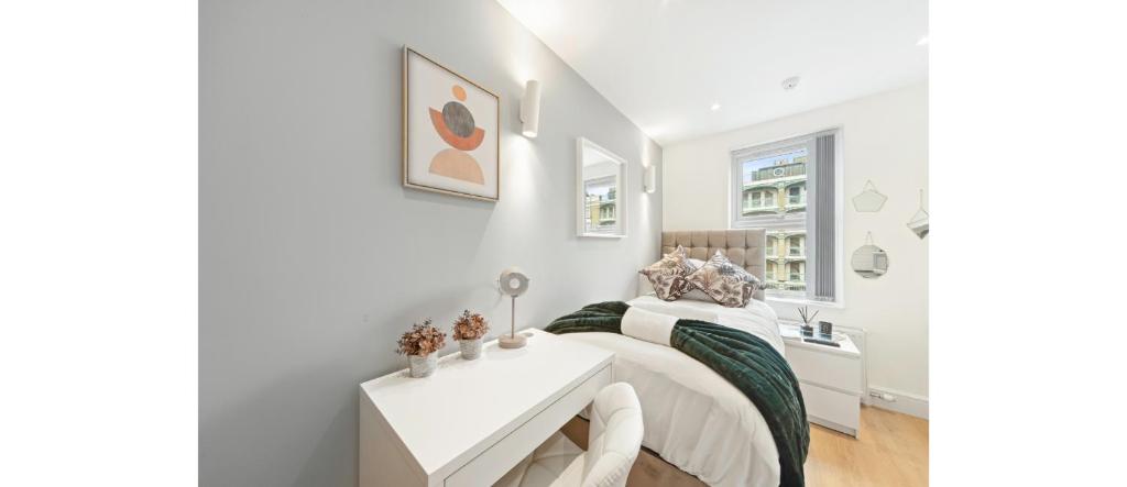 Tiny Studio in Very Central Location, London