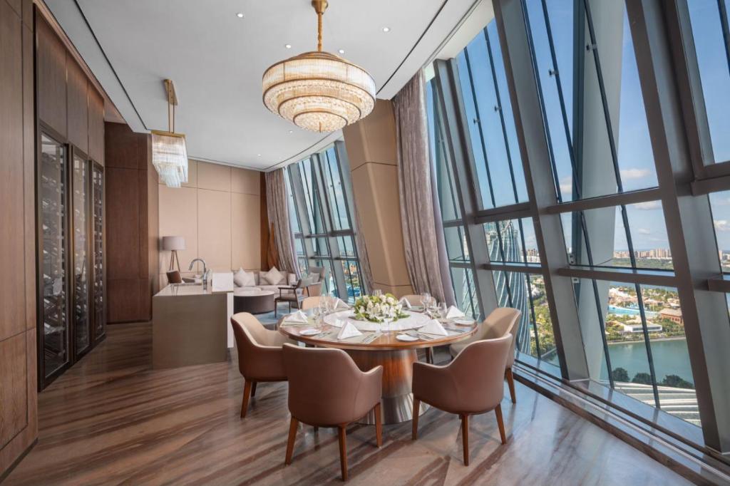 3. Hilton H..