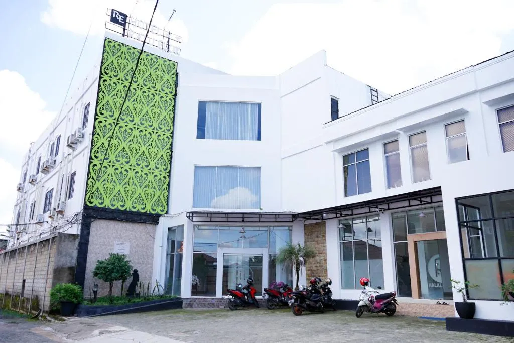 Urbanview Hotel Ratu Elok Syariah Banjarbaru by RedDoorz，位于Martapura的酒店
