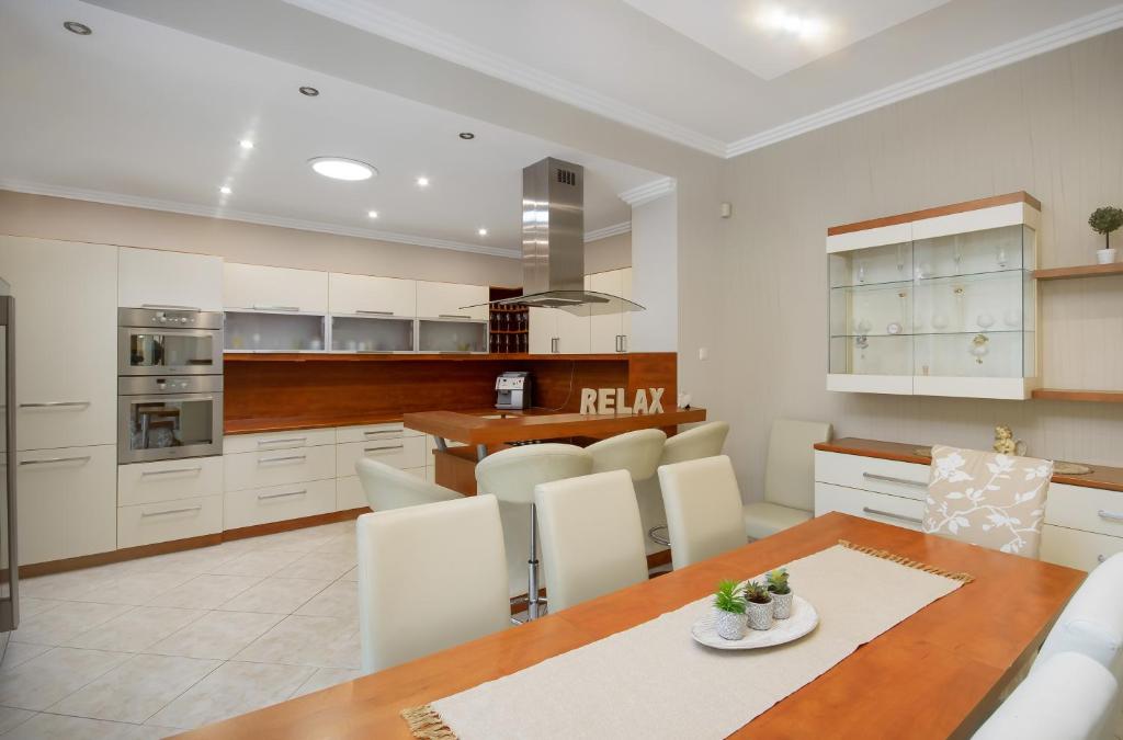 Villa Relax Vendeghaz 전경