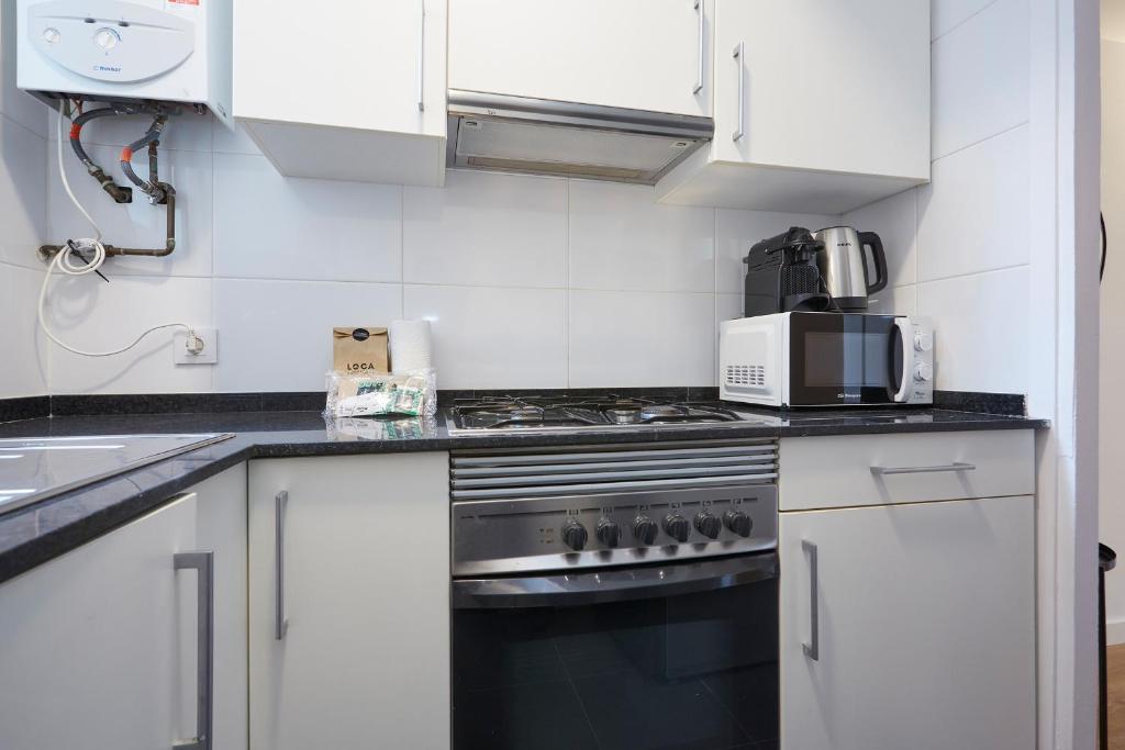 61PAR1014- Magnifico apartamento recientemente decorado en Poble Sec - 2