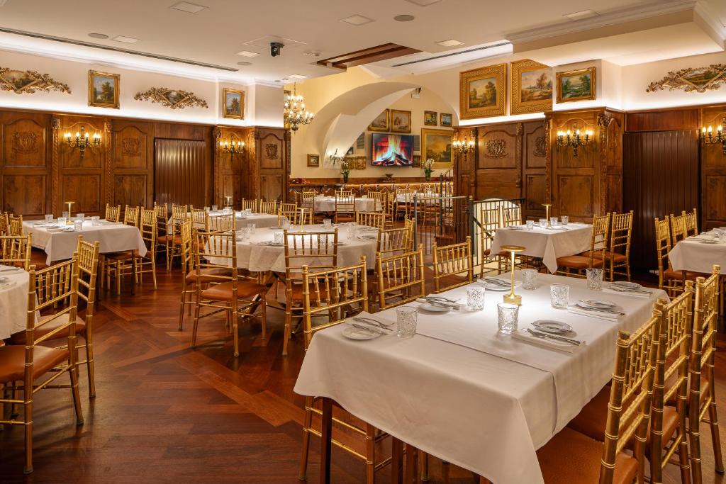 Hotel Dining