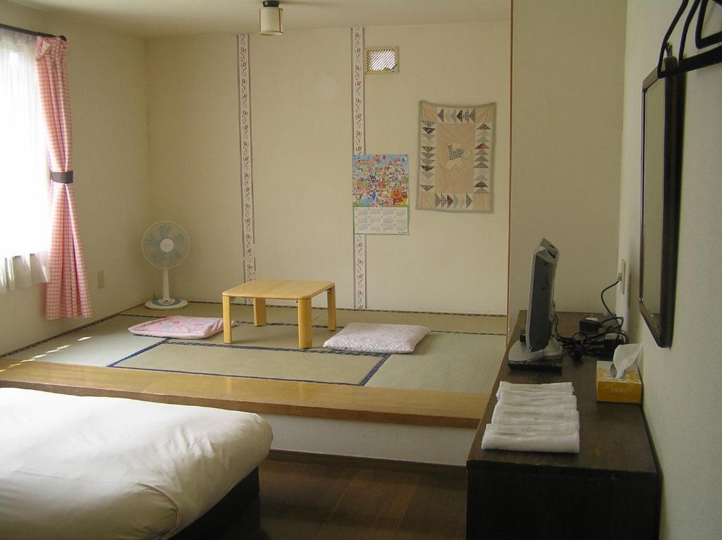 青年之家膳食公寓 (Pension Young House)