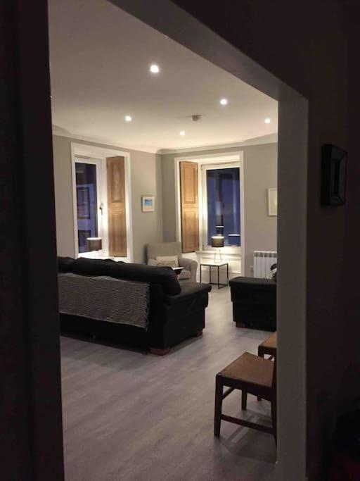 Tarbert large, bright, 4 bedroom flat with harbour views, Tarbert