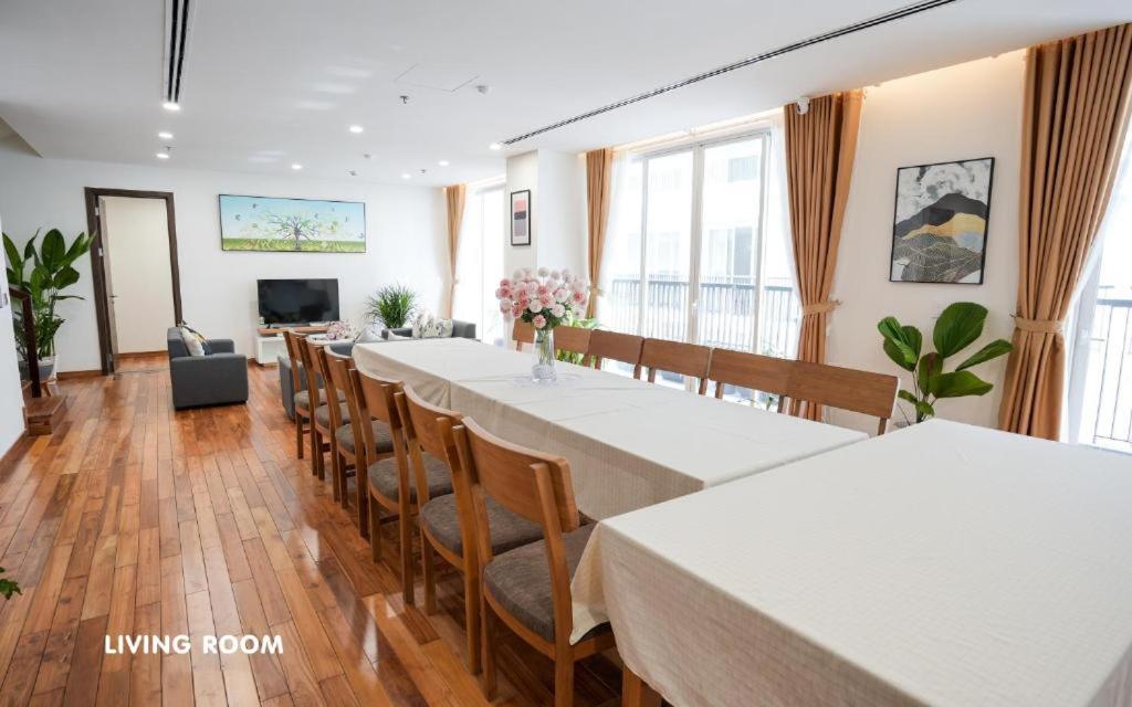 Modern & Charming Penthouse Apt* 5BRs in Center