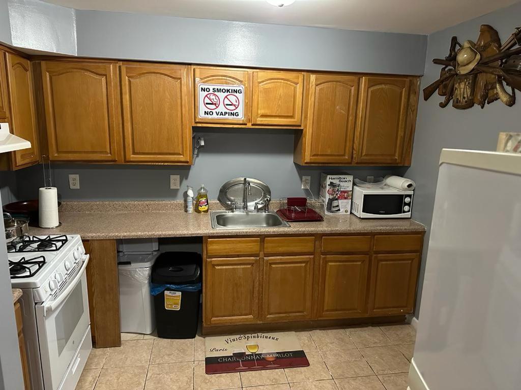 Guest House 3 BEDROOM 2 Bathrooms 5 MINS TO EWR NEWARK AIRPORT 4 MINS TO PENN STATION
