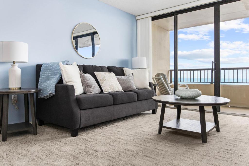 Condo by the Sea! Spacious 3BR sleeps 6, Myrtle Beach