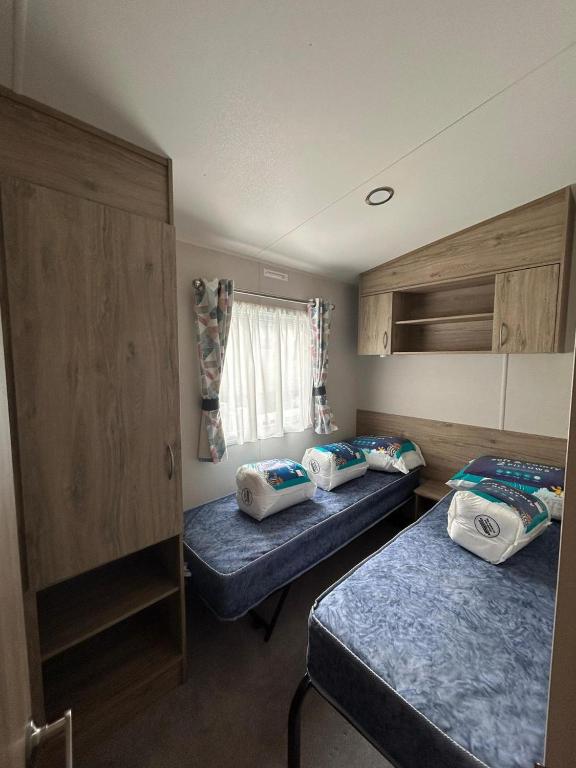 Beachfront Caravan at Trevella Holiday Park, Newquay photo 7