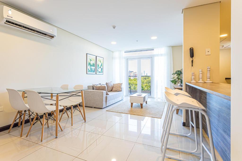 Spacious & unbeatable location - 1