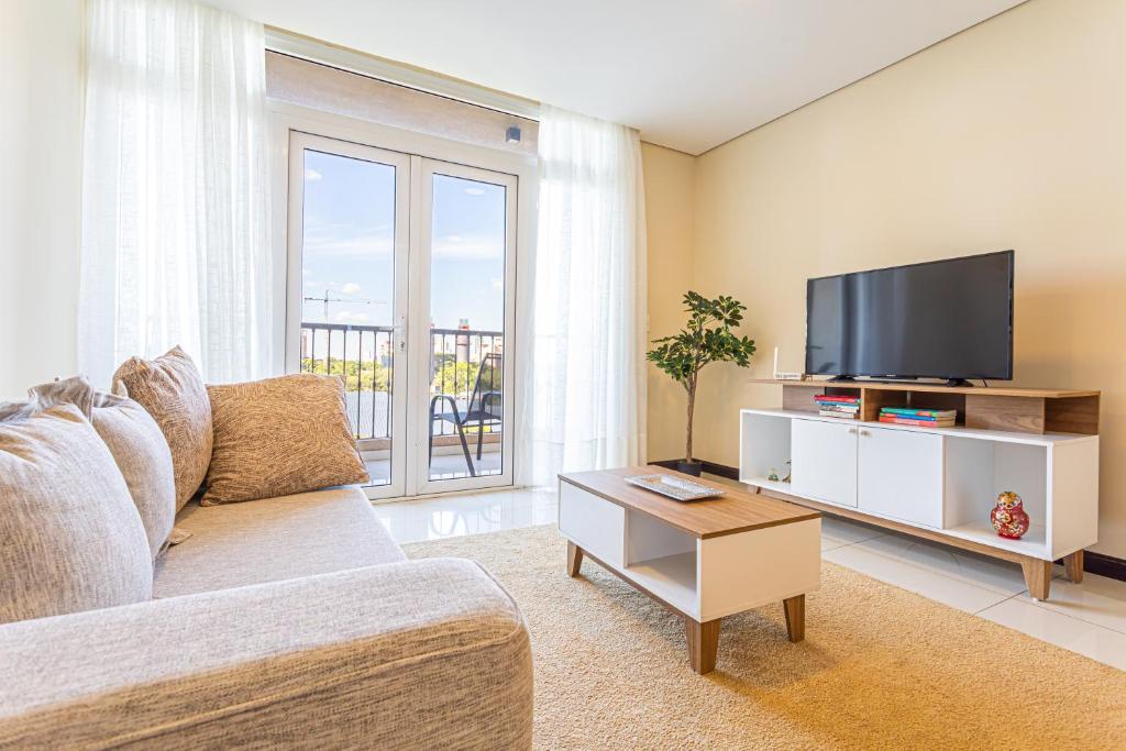 Spacious & unbeatable location - 2