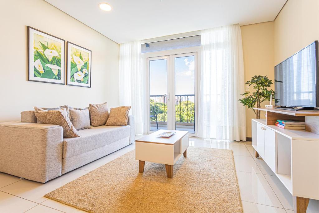 Spacious & unbeatable location - 3