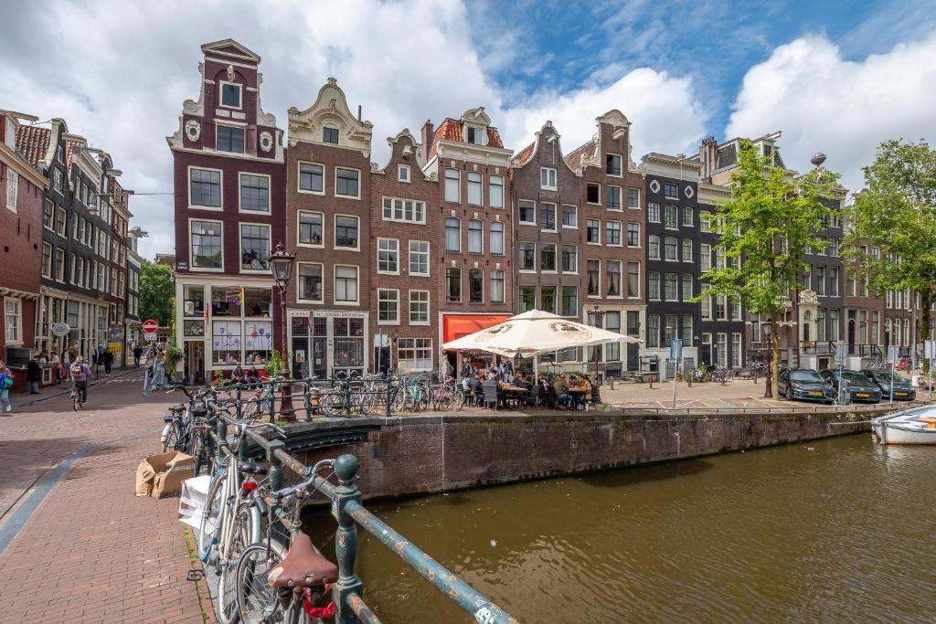 Elegant & unique canal house in famous canal area, Amsterdam