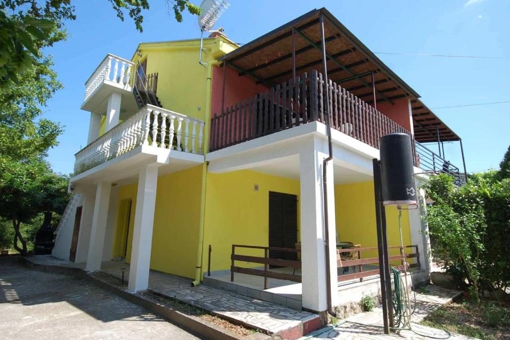 Apartments with parking space Njivice, Krk - 21867, Njivice