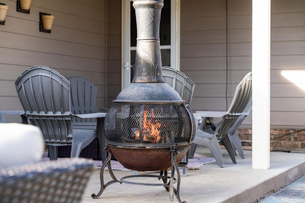 4 Bdrm, 3ba,fire Pit, Grill, 1 Block To Tu, Tulsa