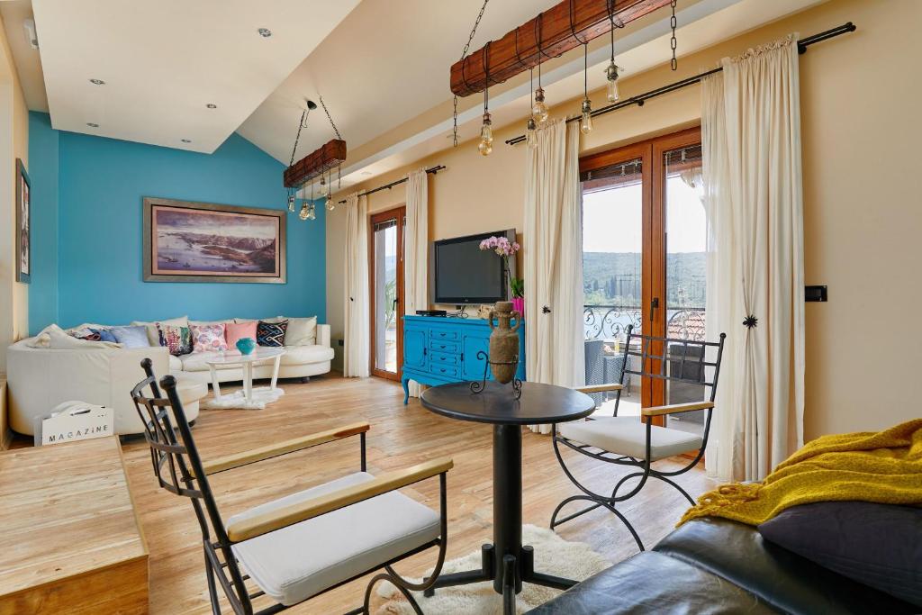 Beachfront Villa Adria - Happy Rentals - 3