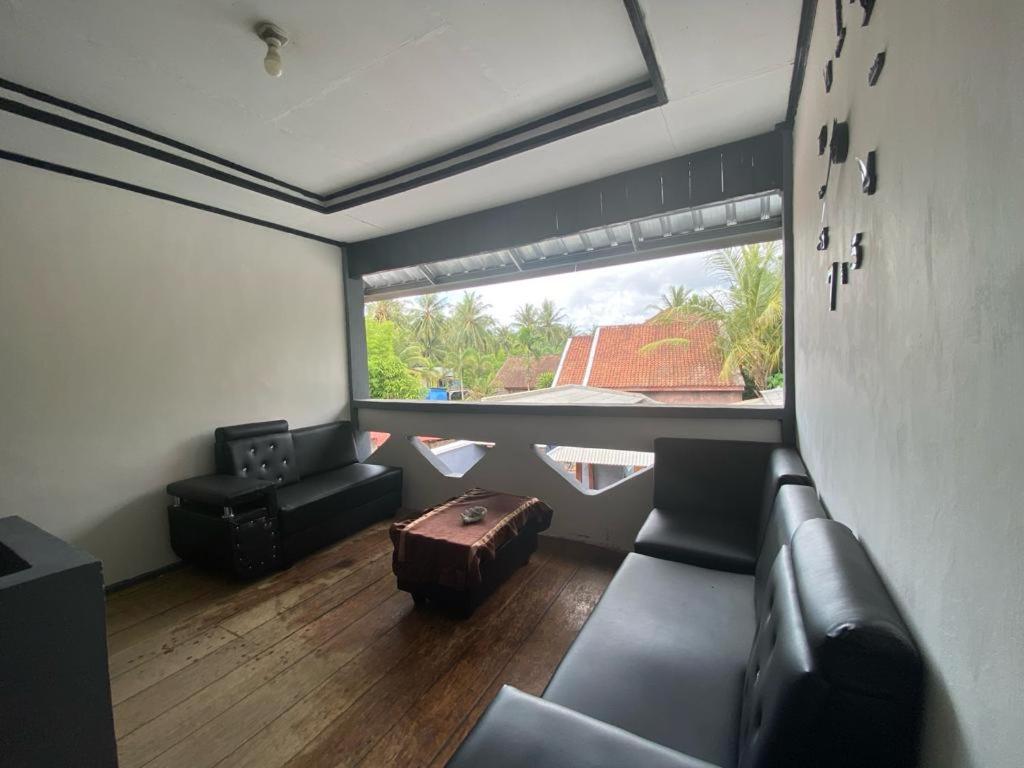 Krui Saejadi Surf and Stay