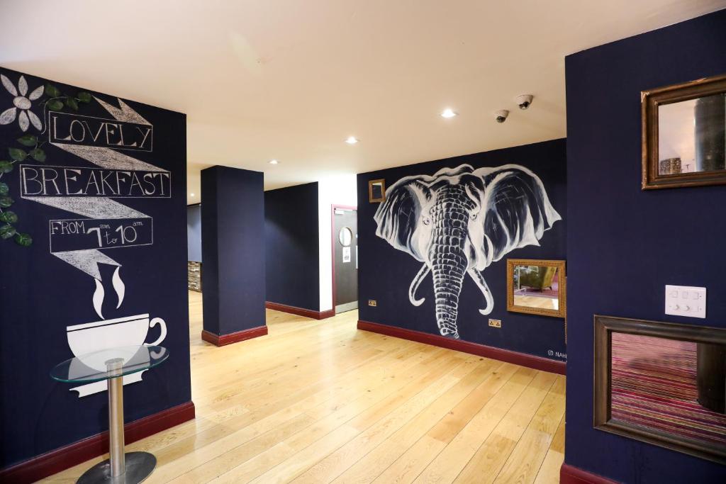 Shared lounge/TV area