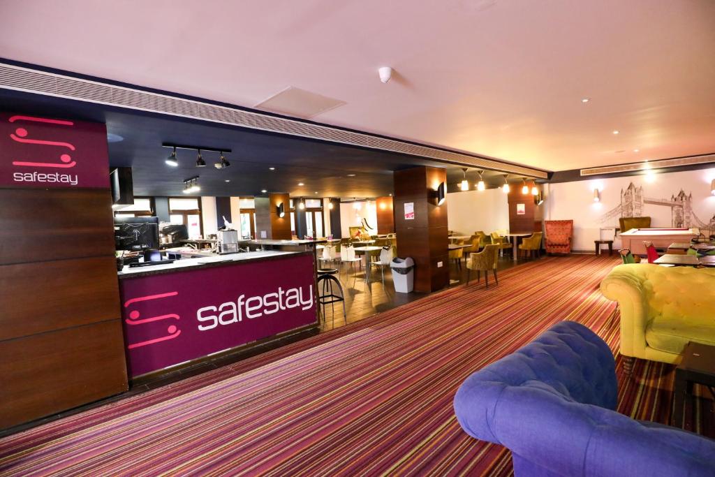 Shared lounge/TV area, Safestay London Elephant and Castle in London