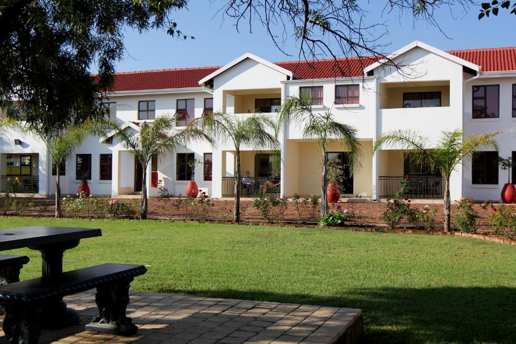 Casa Bianca Guest Lodge — Hotel in Hartbeespoort