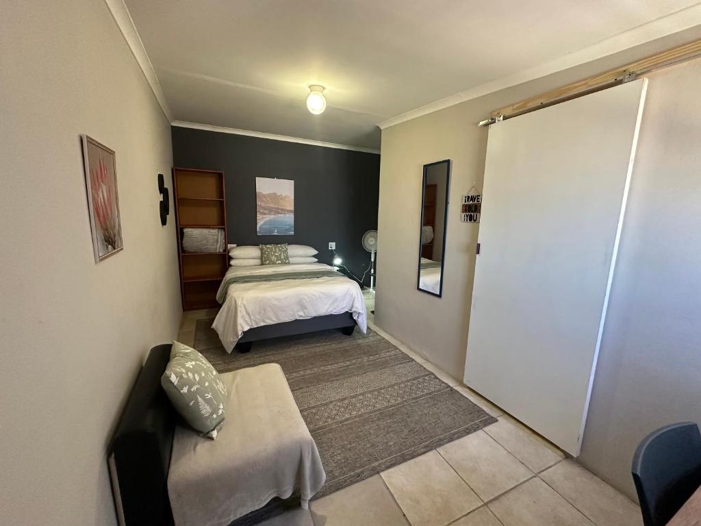 Hide 2 On Rees, East London