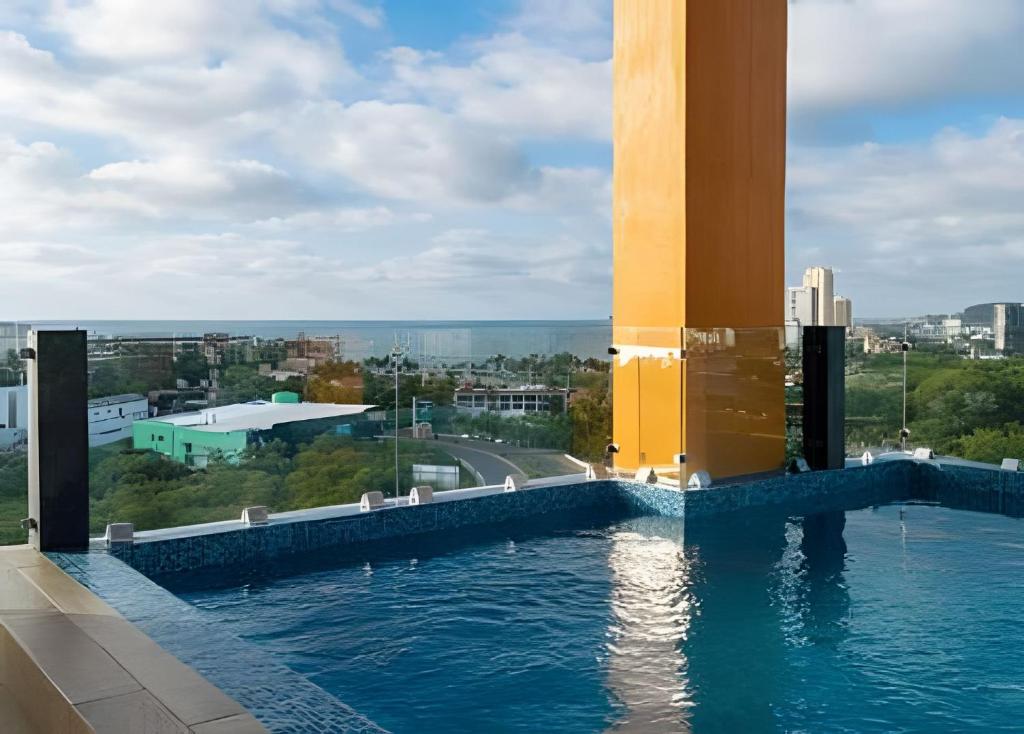 Pool with the best view of the Marina Mazatlán - 1
