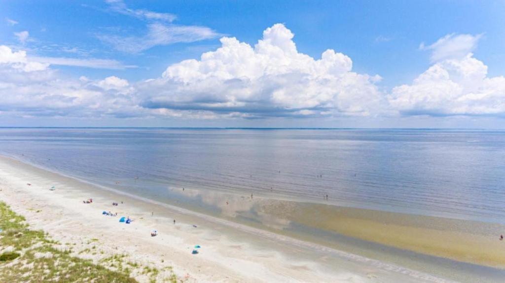 Direct Ocean View! M Building Pool and Ocean Views, Harbor Island