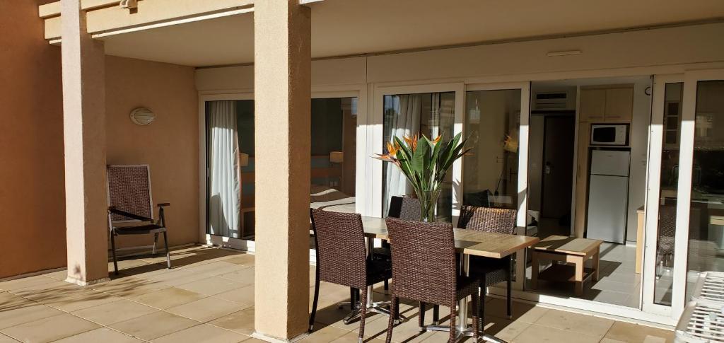 CAP HERMES 2-3 pieces avec grande terrasse et apercu mer - 1