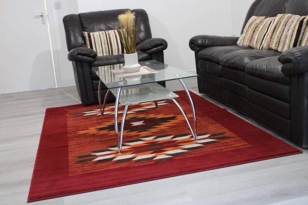 Apartment - Sleeps 4 - Garden - Parking, Romford