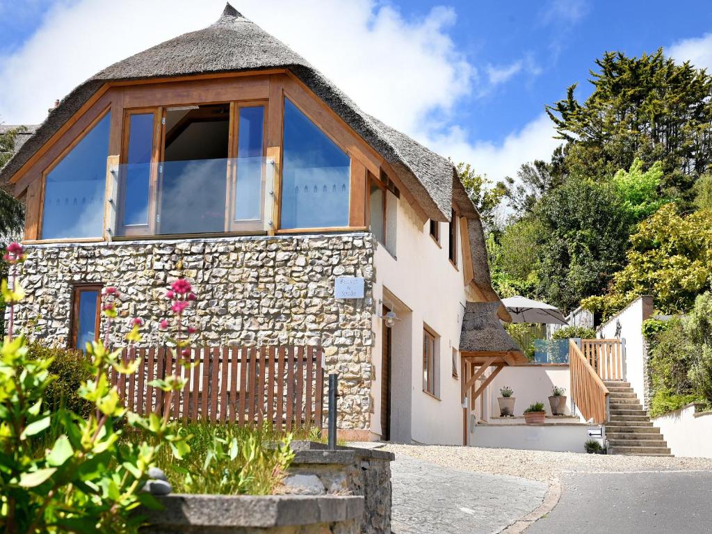 Bucket & Spade, Lyme Regis