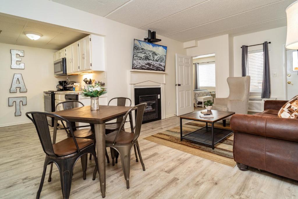 Condo in Gatlinburg very peaceful - 10 min Walk to Main Strip, Gatlinburg