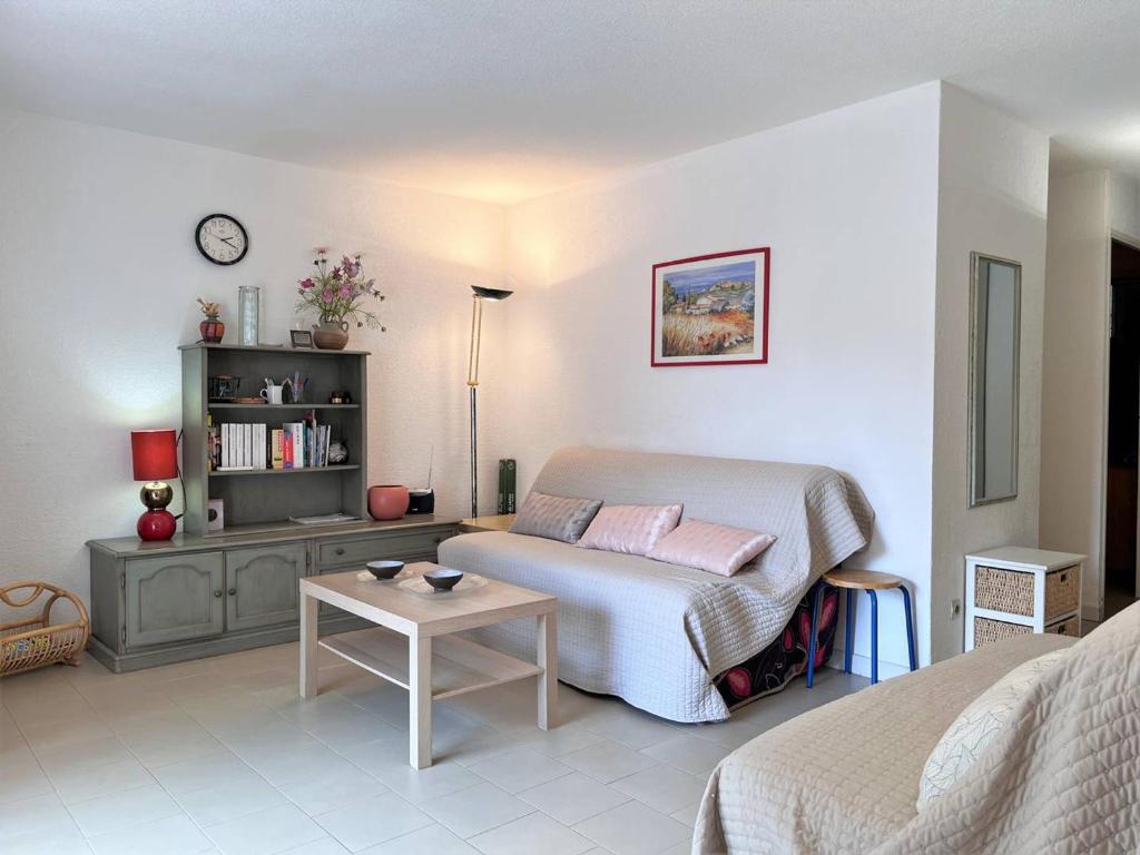 Appt Climatisé avec Piscine, 6 Couchages, Proche Plage, 2 Terrasses, Parking – Le Lavandou - FR-1-251-551 - 2
