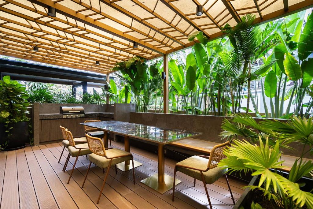 Zenity 3BR Condo: Luxury and Comfort in Quận 1