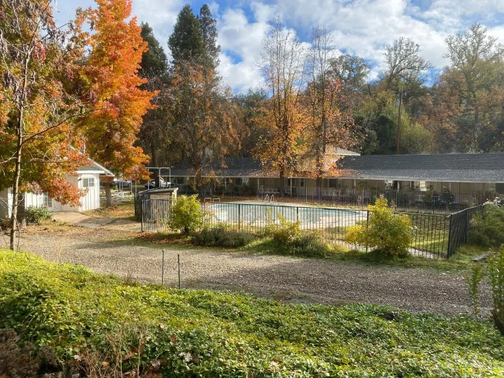Seven Circles Lodge&Retreat, hotel in Badger