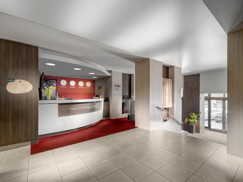 Front desk [24-hour]